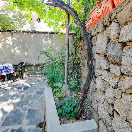 Retro & Friendly Old Town House With A Garden *