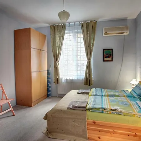 Retro & Friendly Old Town House With A Garden Holiday home Plovdiv
